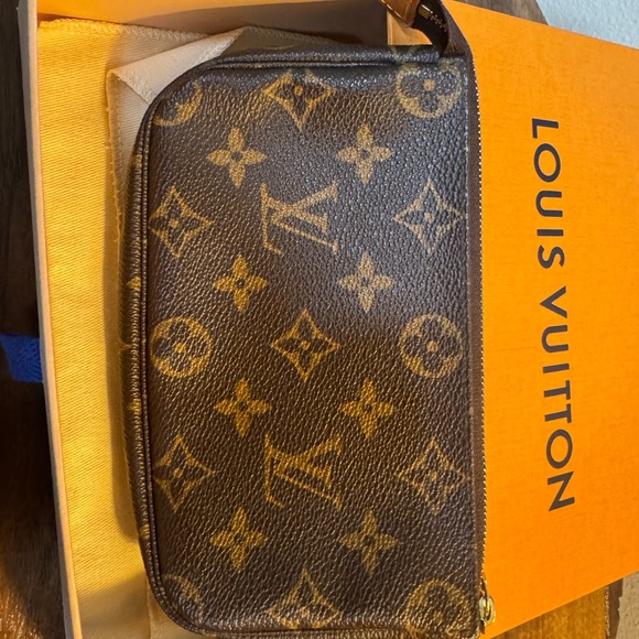 Louis Vuitton Brown Monogram Bag with Gold Chain - Picture 3 of 13